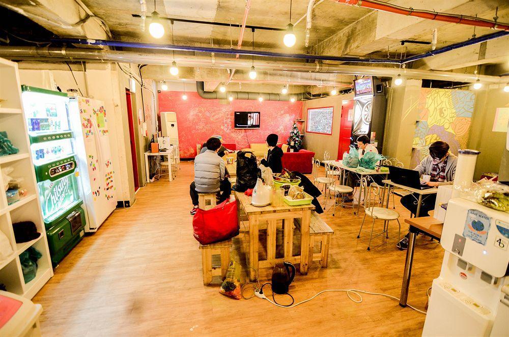 Kimchee Sinchon Guesthouse Seoul Exteriör bild