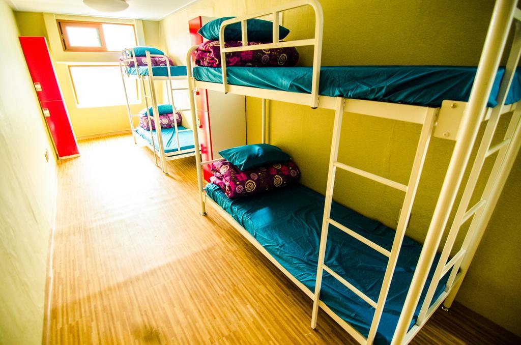 Kimchee Sinchon Guesthouse Seoul Rum bild