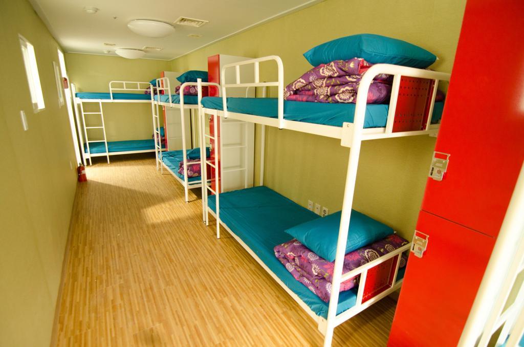 Kimchee Sinchon Guesthouse Seoul Rum bild