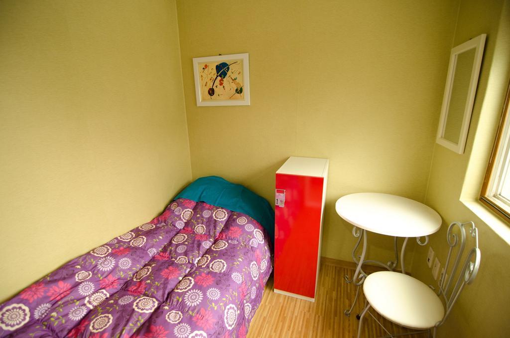 Kimchee Sinchon Guesthouse Seoul Rum bild