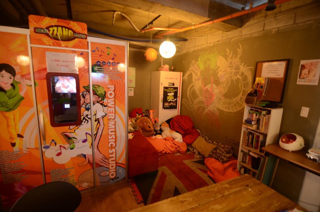 Kimchee Sinchon Guesthouse Seoul Exteriör bild
