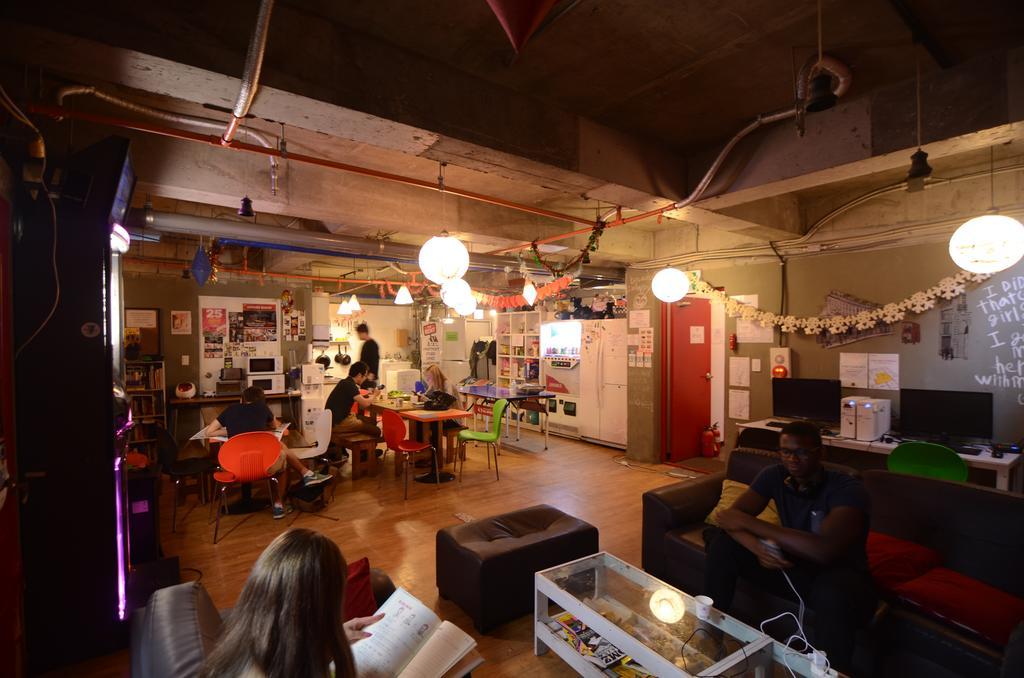 Kimchee Sinchon Guesthouse Seoul Exteriör bild