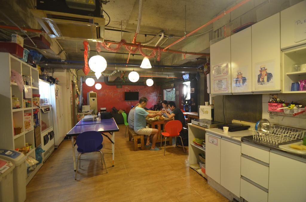 Kimchee Sinchon Guesthouse Seoul Exteriör bild