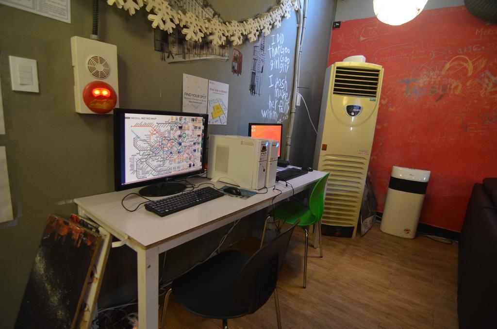 Kimchee Sinchon Guesthouse Seoul Exteriör bild