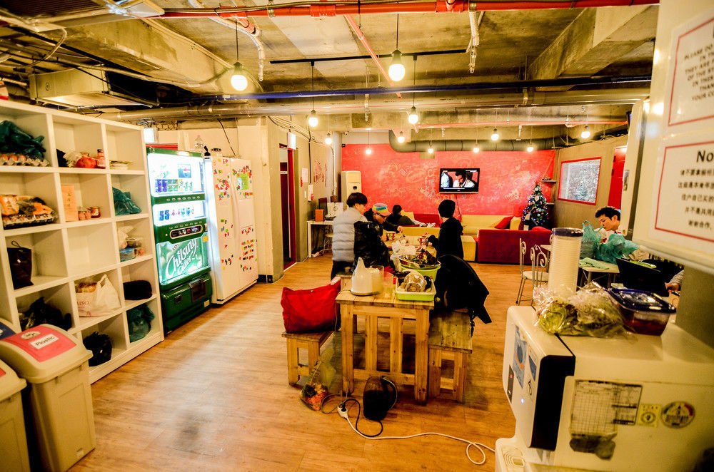 Kimchee Sinchon Guesthouse Seoul Exteriör bild