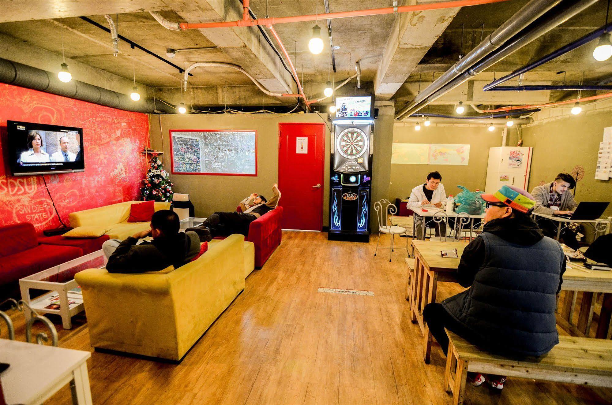 Kimchee Sinchon Guesthouse Seoul Exteriör bild