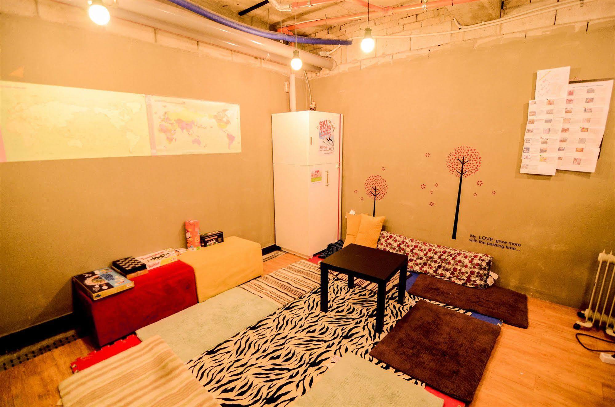 Kimchee Sinchon Guesthouse Seoul Exteriör bild